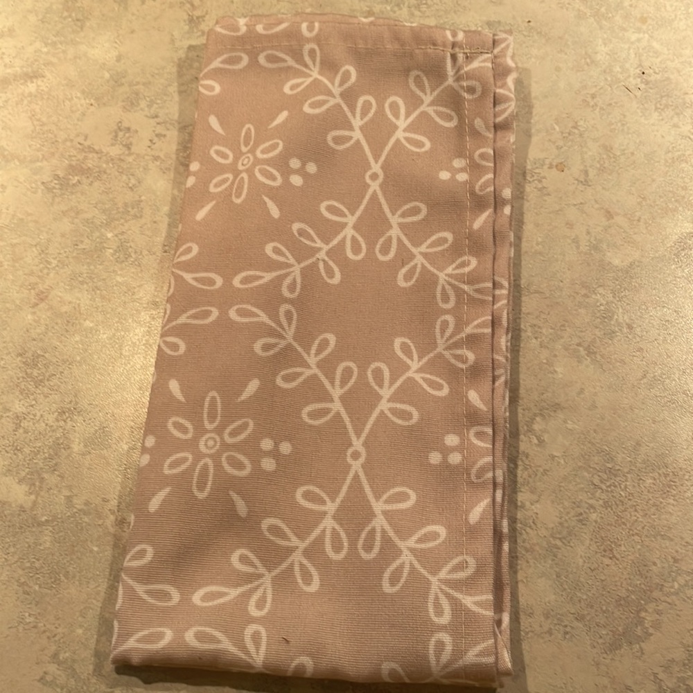 Food Network napkins and extra placemats - Picture 8 of 9